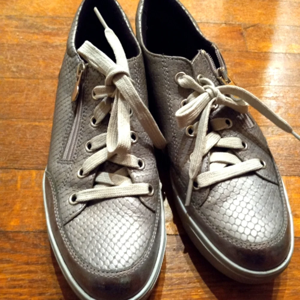 SILVER SHOES - Picture 2 of 4